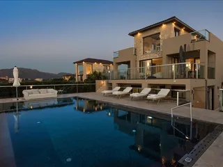8 villas complex in Akrotiri