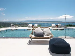 8 villas complex in Akrotiri