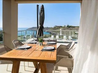 8 villas complex in Akrotiri