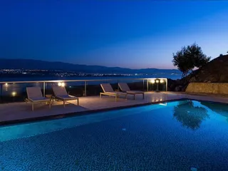 8 villas complex in Akrotiri