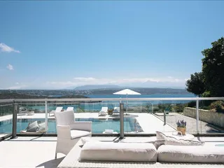 8 villas complex in Akrotiri
