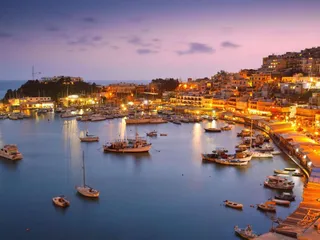 Leosthenous 21-23 in Piraeus