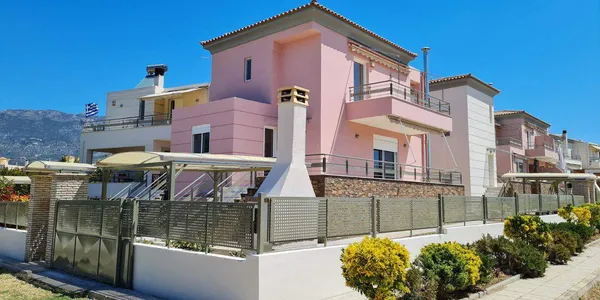 Maisonettes in Loutraki in Loutraki